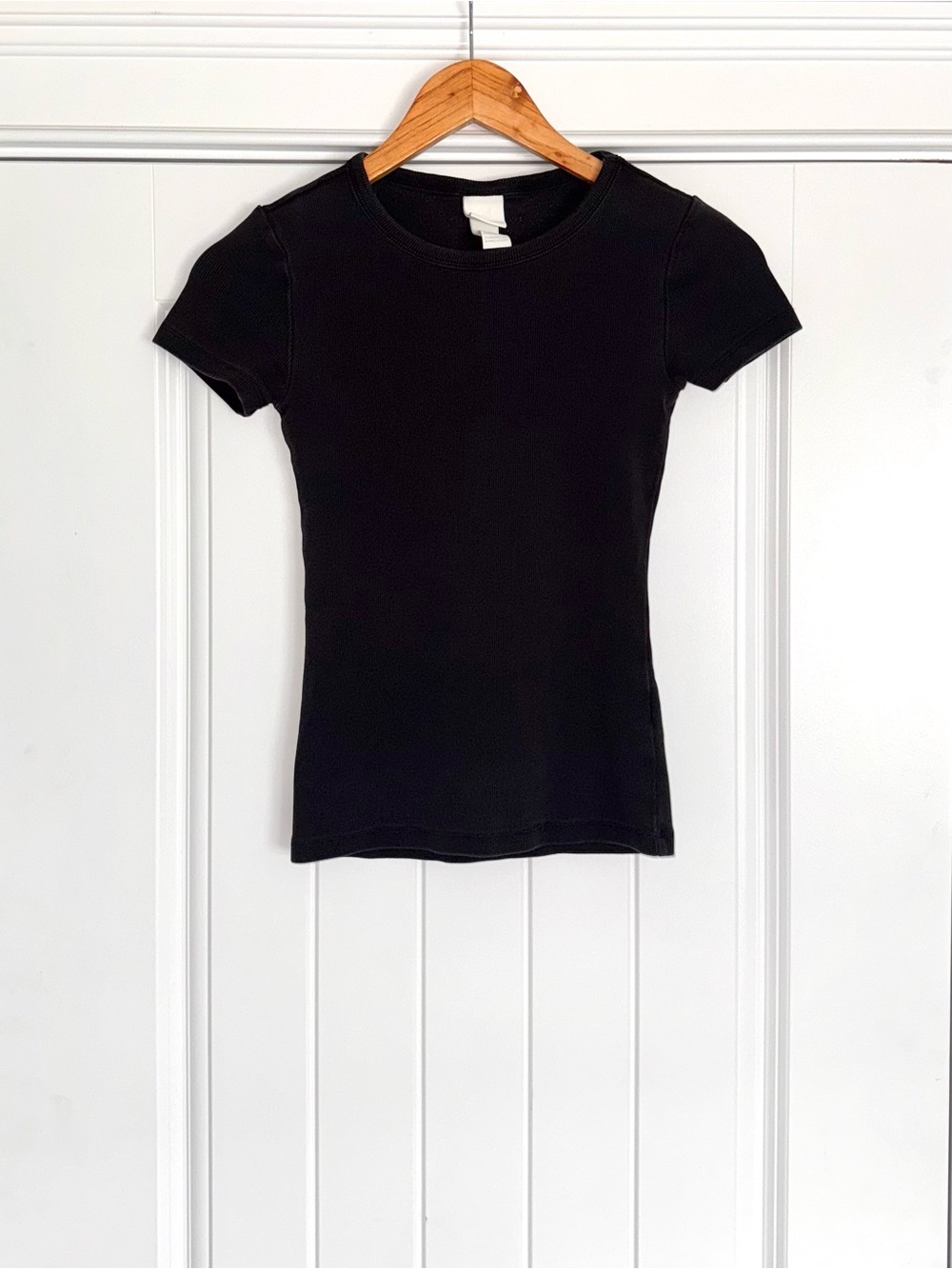H&M Black Short-Sleeve Ribbed Tee - Picture 1 of 6